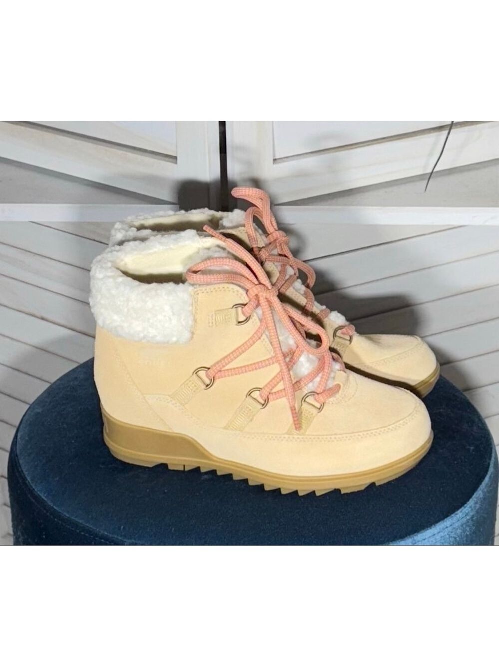 NWT Sorel Elvie cozy lace up Ankle boot waterproof tan suede sherpa booties sz 8